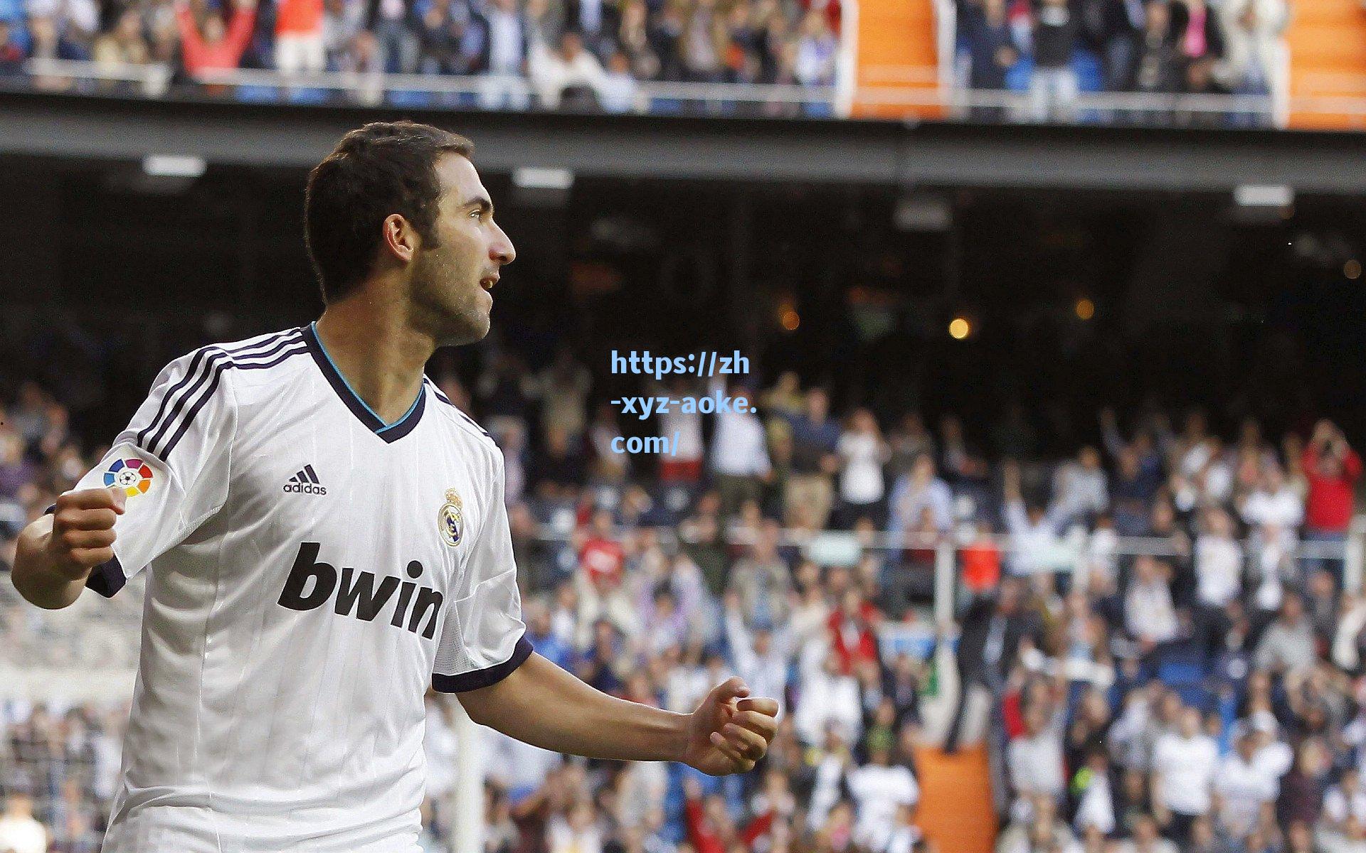 沪上德比再现争议判罚！海港禁区人仰马翻 VAR介入维持无点球判决